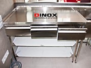 Стол с выдвижными ящиками